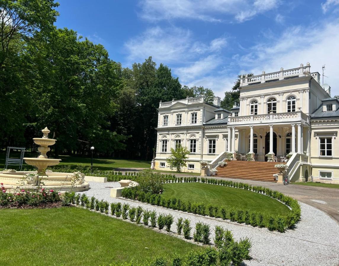Palac Chojnata Wola Chojnata Exterior photo