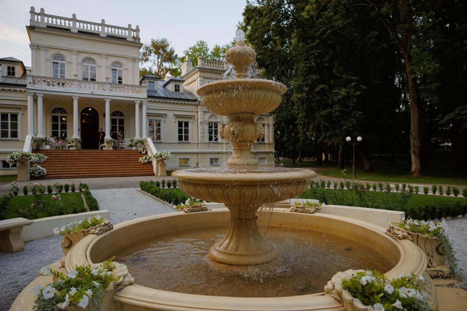 Palac Chojnata Wola Chojnata Exterior photo