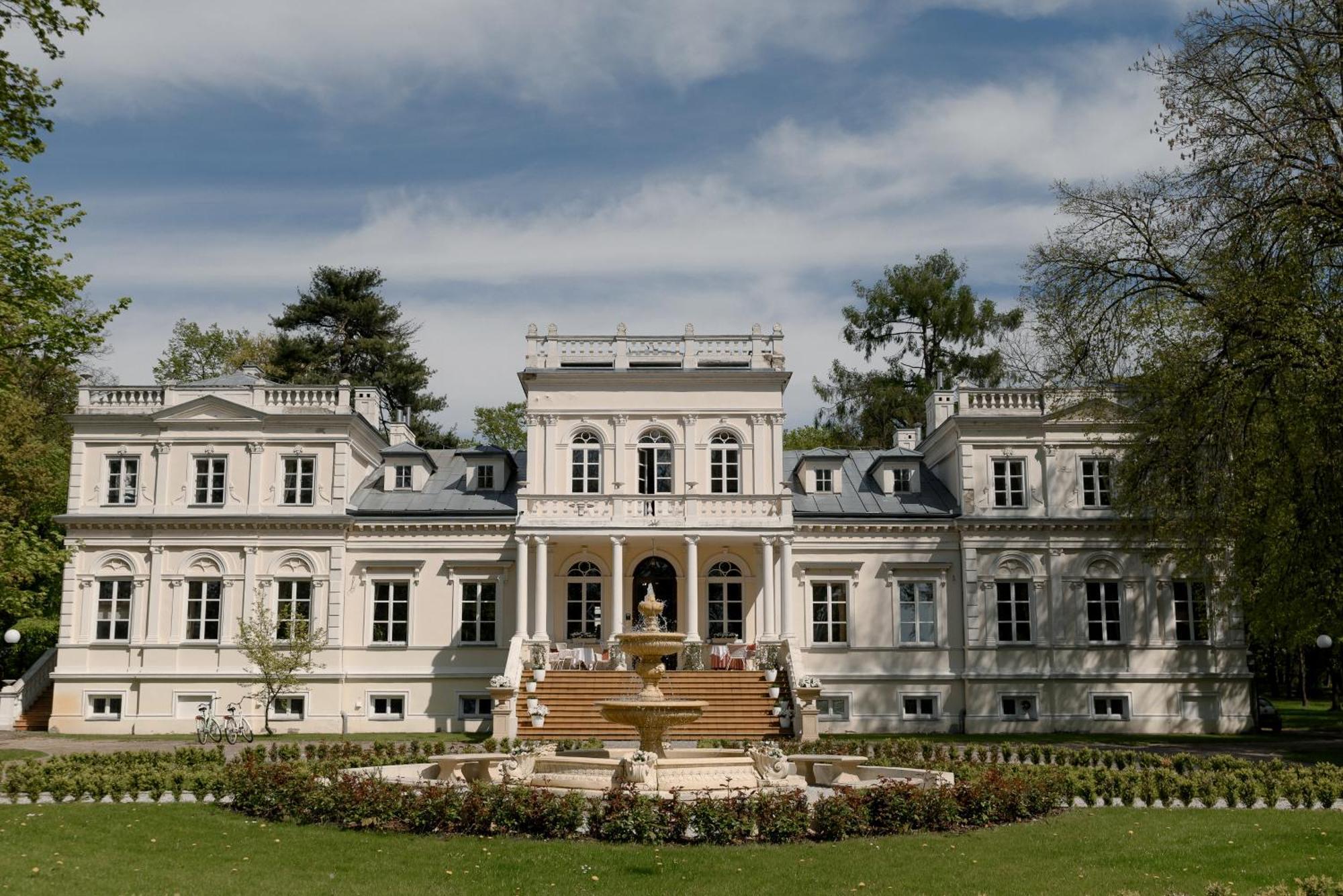Palac Chojnata Wola Chojnata Exterior photo